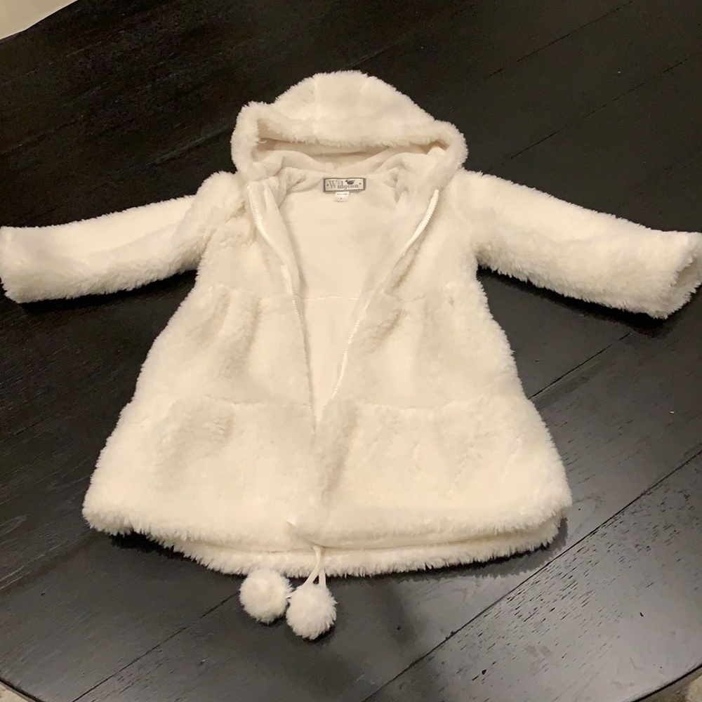 Girls winter faux coat size 6 great condition made by Widgeon